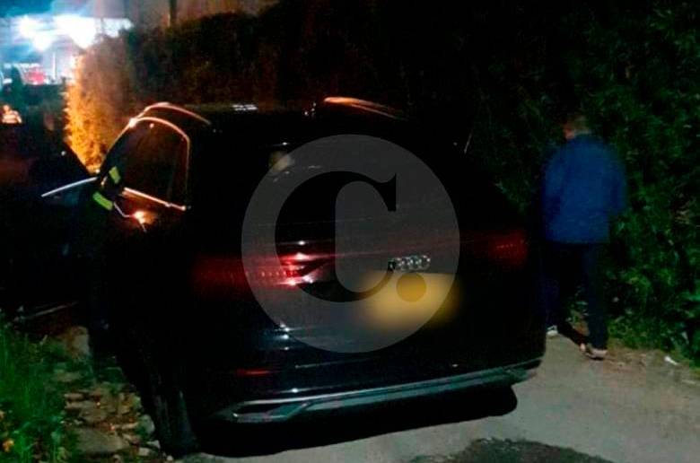 Este fue el vehículo que encontraron en una zona rural de Guarne, un Audi Q8, y el cual está en poder de las autoridades como parte del proceso de investigación por la fuga de este europeo. FOTO: CORTESÍA MI ORIENTE 