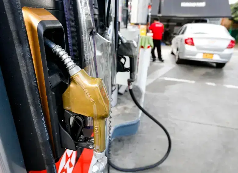 Anif estimó que, de mantenerse el escenario actual y sin ajustes en los precios internos de los combustibles, el déficit del Fepc podría rondar $10,7 billones en 2026. Foto: El Colombiano