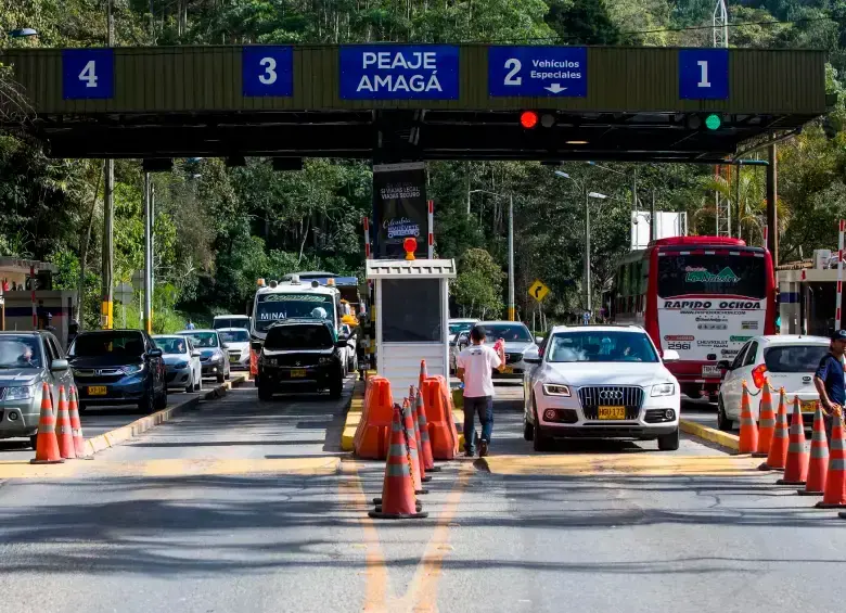 La propuesta busca que los peajes en Colombia tengan una distancia mínima de 150 kilómetros y contempla tarifas diferenciales para residentes y usuarios frecuentes. FOTO EL COLOMBIANO