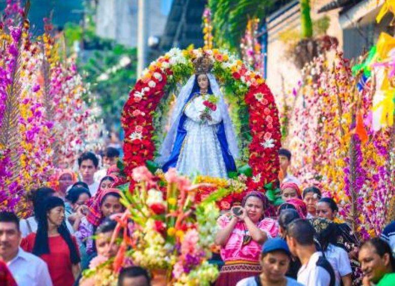 <span class="mln_uppercase_mln">La</span><b><span class="mln_uppercase_mln"> Cofradía de las flores y las palmas (El Salvador) fue una de las celebraciones que entró en la lista del Patrimonio Cultural Inmaterial de la Humanidad. FOTO: MINISTERIO DE CULTURA EL SALVADOR | UNESCO</span></b>