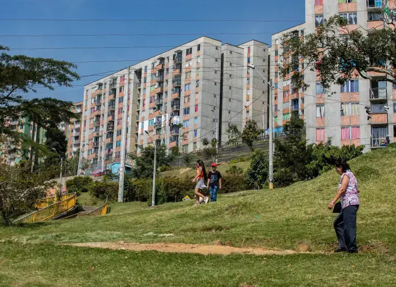 El Dane presentó la Encuesta Nacional de Calidad de Vida 2025 en Colombia. Los hogares son ahora más pequeños, unipersonales y liderados frecuentemente por mujeres. FOTO: Camilo Suárez.