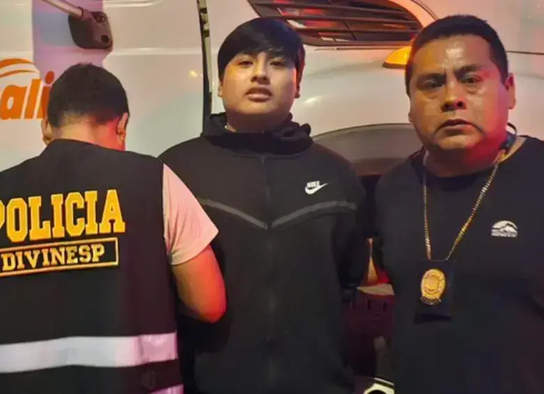 Tony Janzen Valverde, alias ‘Pequeño J’, fue detenido tras ser señalado de un triple feminicidio en Argentina. FOTO: Ministerio de Seguridad de Buenos Aires