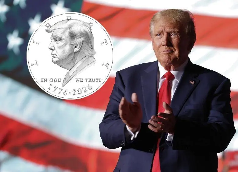 Los borradores de diseño para una moneda conmemorativa en Estados Unidos presentan el perfil del presidente Donald Trump y una pose levantando el puño. FOTO: Getty