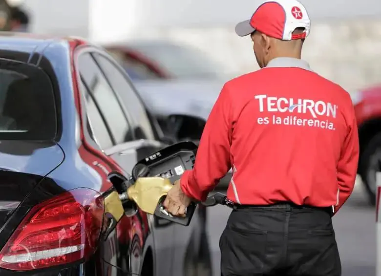 El Gobierno prevé que desde el 1 de febrero comience una reducción gradual en el precio de la gasolina en Colombia. FOTO: Julio Herrera. 