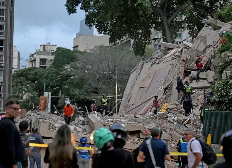 Las primeras 72 horas se cumplen tras los dos terremotos; continúa la búsqueda de sobrevivientes bajo los escombros en Venezuela. Foto: AFP