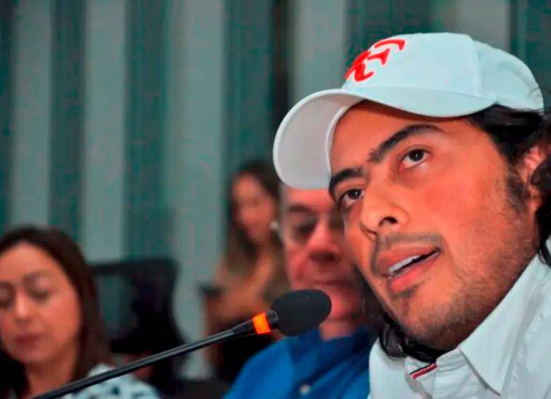 El hijo del presidente denunció un “montaje procesal”, negó vínculos con la fundación implicada y aseguró que no evade a la justicia. FOTO: REFERENCIA-COLPRENSA