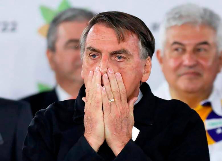 En una visita al Congreso, el expresidente se paró ante las cámaras y además de dar declaraciones, mostró por primera vez la tobillera electrónica<b> </b>que le pusieron en la pierna izquierda. FOTO: Getty