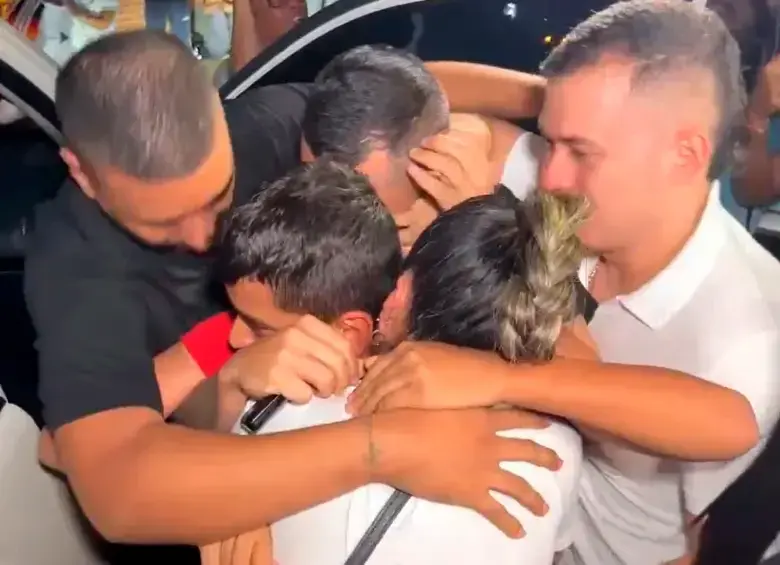 Así fue el reencuentro de Lyan José con su familia. FOTO: Captura de video