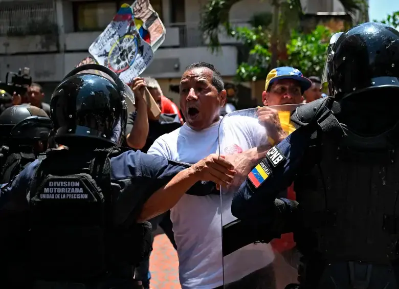 Los ingresos de la mayoría de venezolanos están congelados desde hace cuatro años. FOTO AFP