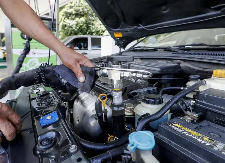 El gas natural, que por décadas fue el combustible alternativo más económico, se enfrenta a su mayor crisis estructural. Desde los hogares hasta los taxis amarillos, todos sentirán el alza. FOTO: Jaime Pérez.