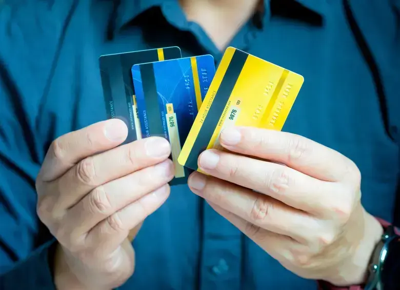 Habrá un aumento en el interés que se cobra por el uso de la tarjeta de crédito en compras. FOTO: GETTY