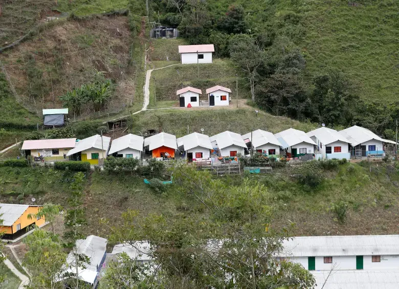 Los Espacios Territoriales de Capacitación y Reincorporación creados hace años para las antiguas Farc, como este de Ituango (Antioquia), serán el modelo para las nuevas Zonas de Ubicación Temporal (ZUT). FOTO:: MANUEL SALDARRIAGA.