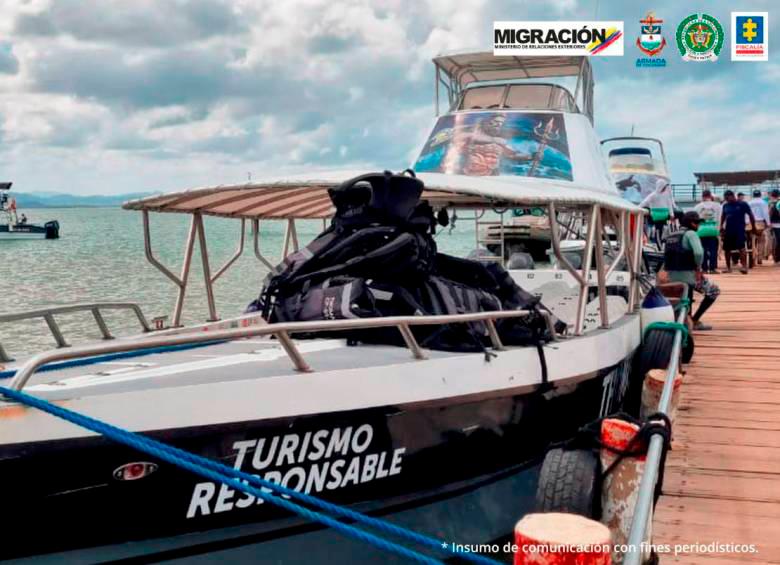 Esta fue una de las embarcaciones que las autoridades incautaron en los operativos. FOTO Cortesía