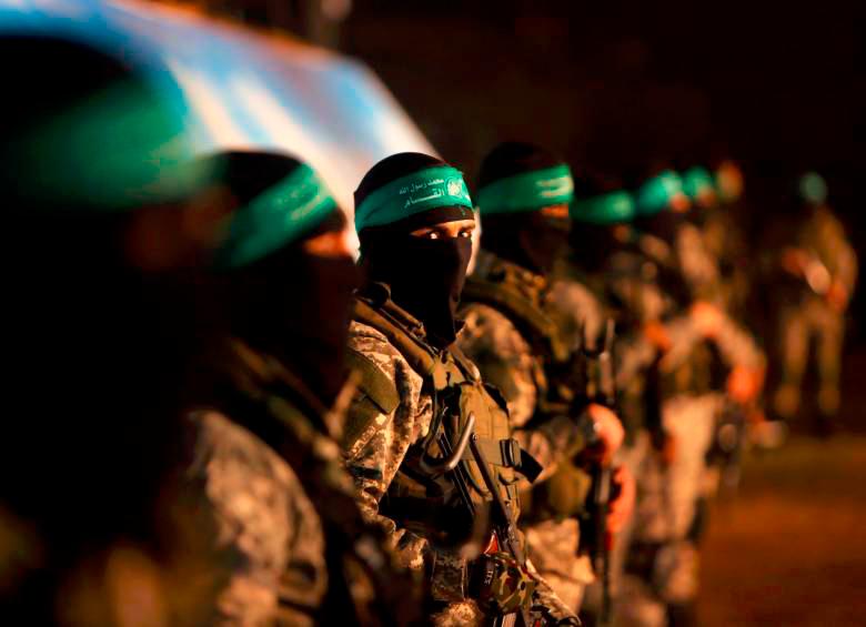 Miembros del grupo palestino Hamás estudian propuesta de cese al fuego e intercambio de rehenes por presos. Foto: Getty. 