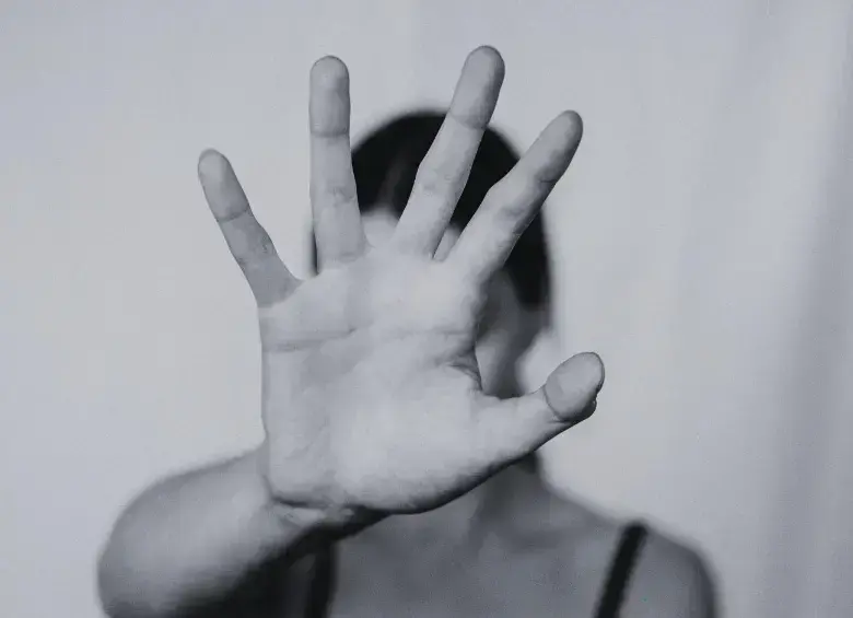 Las mujeres son más vulnerables y propensas a sufrir violencias en contextos de conflicto. <b>Foto:</b> COLPRENSA.