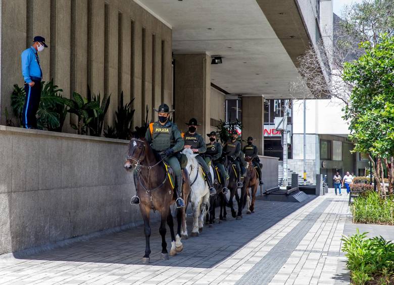 La Policía de Carabineros aseguró que ninguno de sus equinos ha sufrido lesiones de gravedad durante la protesta. FOTO JUAN ANTONIO SÁNCHEZ OCAMPO