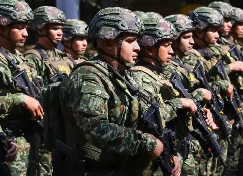 Jóvenes colombianos deben definir su situación militar al cumplir la mayoría de edad y atender las citaciones de las autoridades de reclutamiento. Foto: Colprensa