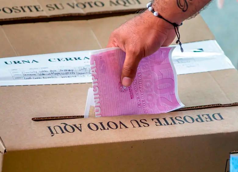 Según los asistentes, el objetivo es avanzar hacia una candidatura única que priorice temas de seguridad, autonomía territorial y paz, superando divisiones personales. El primer objetivo será la consulta interpartidista de octubre próximo. FOTO: EL COLOMBIANO/REFERENCIA