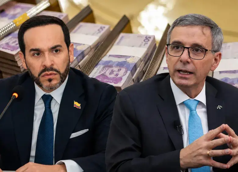 Abelardo de la Espriella, presidente de Colombia; y Miguel Gómez, ministro de Hacienda. FOTO: Colprensa y Presidencia.