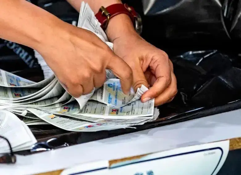 El escrutinio de los votos en el exterior para la segunda vuelta presidencial se realizó sin reclamaciones, según informó el CNE. FOTO: Camilo Suárez. 