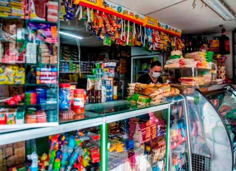 Reforma tributaria obligaría al cierre de 250.000 tiendas de barrio, afirma Fenalco. Y advierte que más de la mitad de tenderos no se han recuperado del golpe económico que dejó la pandemia. FOTO Juan Antonio Sánchez.