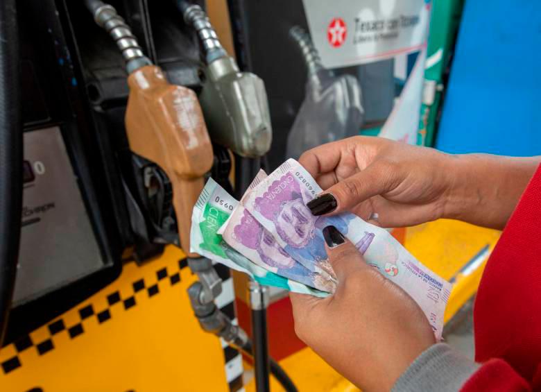Se seguirán moviendo los precios de los combustibles durante los próximos meses para cerrar gradualmente el billonario déficit del fondo que los “subsidia”, conocido como Fepc. FOTO EL COLOMBIANO 