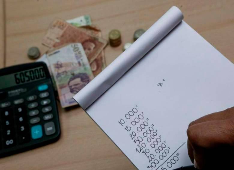 La propuesta de los trabajadores no contempla todavía el monto del subsidio de transporte el cual hoy está en $117.172 y si los sindicatos proponen el mismo incremento que para el mínimo (20%) podría llegar a $140.606. FOTO Colprensa.