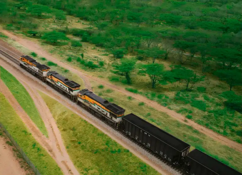 El bloqueo en la línea férrea de Cerrejón completa siete días y ya afecta el transporte de carbón e insumos clave para la operación minera en La Guajira. FOTO cortesía Cerrejón