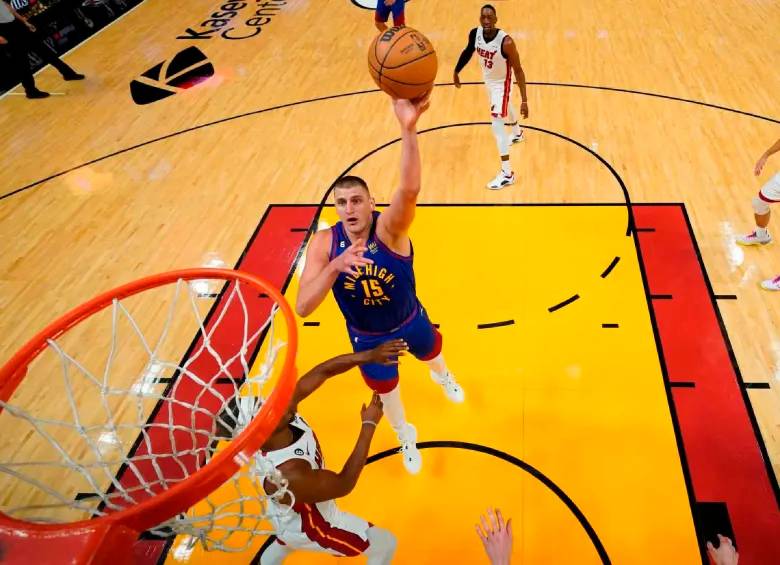 El serbio Nikola Jokic brilla con los Denver Nuggets. FOTO: AFP