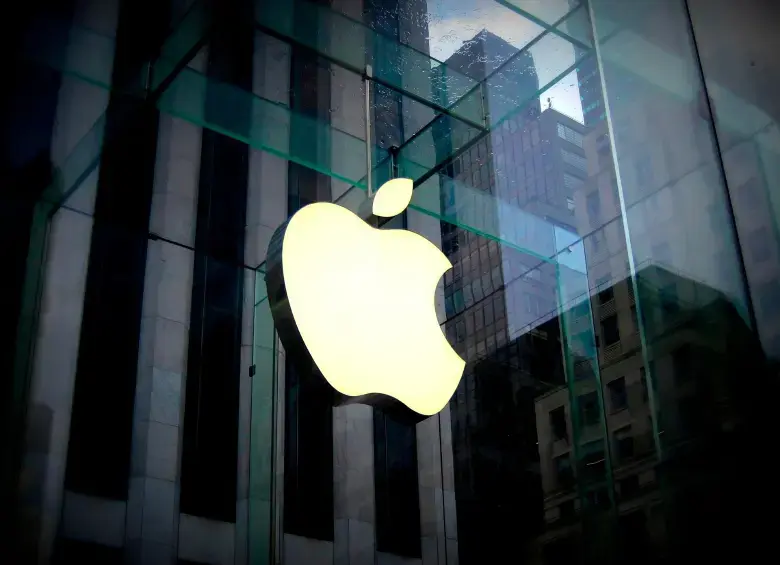 “Los ingresos de la gran China aumentaron un 4,4% a US$15.400 millones en el trimestre de junio, informó Apple el jueves, superando la estimación media de Wall Street de US$15.200 millones. FOTO: Getty.