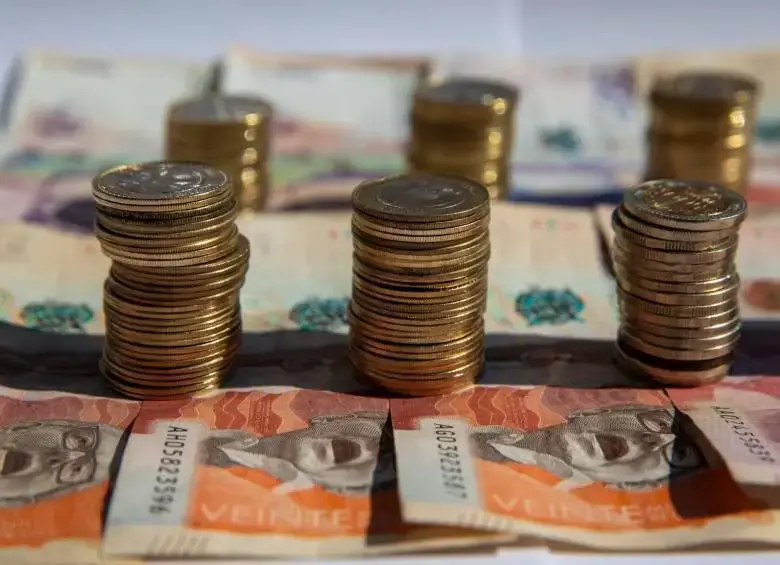 Las nuevas asignaciones salariales, junto con auxilios y primas, benefician a docentes del sector público y a empleados de diversas entidades estatales, como la Rama Judicial, la Contraloría, la Dian, el Ministerio de Defensa, la Fuerza Pública y la Presidencia. FOTO: El Colombiano