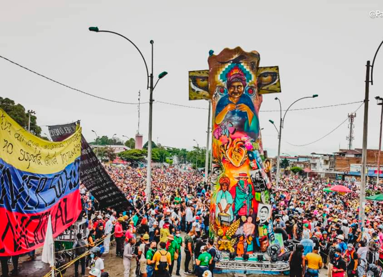 El “Monumento a la Resistencia” en Cali se construyó durante el paro nacional del 2021. FOTO TWITTER