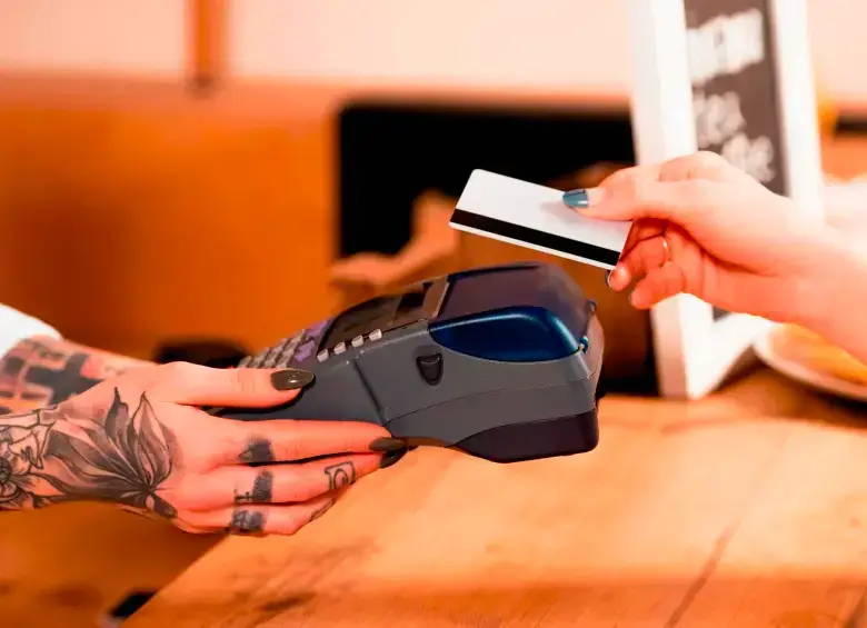 La DIAN exige factura electrónica en compras y algunos comercios piden identificación. FOTO: DEPOSITPHOTOS