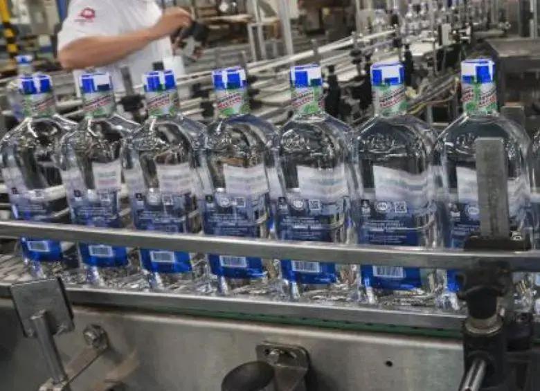 El aguardiente tendría un alza del 30% en Colombia por la reforma tributaria.