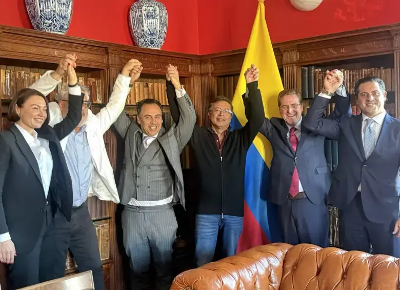 Petro publicó esta imagen con su equipo jurídico en Estados Unidos. Foto: redes sociales