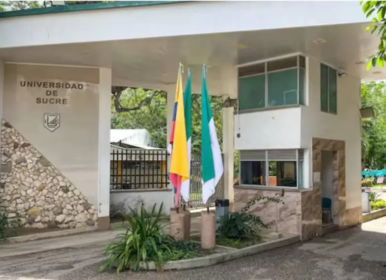 Aumentos salariales de hasta $90 millones y un paro estudiantil derivaron en la desvinculación temporal de 430 profesores, reabriendo la discusión sobre el modelo de remuneración. FOTO: UNISUCRE.