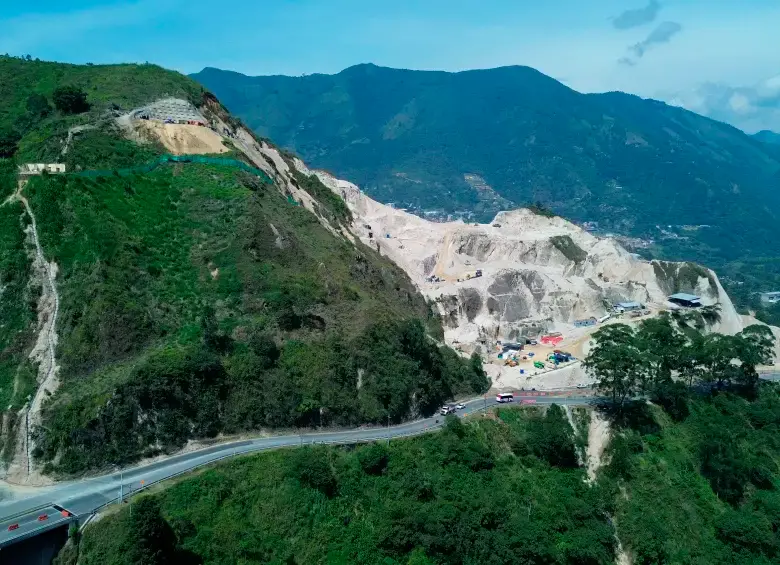 El cierre, según Covipacífico, busca realizar obras para mejorar la movilidad desde el sector Paso Nivel. FOTO. MANUEL SALDARRIAGA