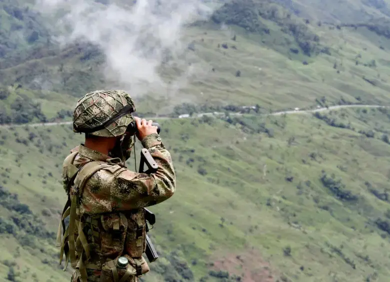 Los uniformados fueron atacados durante un operativo en el corregimiento Raudal Viejo de Valdivia. FOTO: Archivo El Colombiano