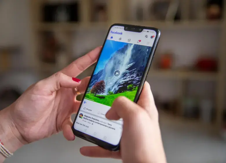 Muchos hogares colombianos, especialmente en áreas apartadas, permanecen desconectados o dependen de conexiones de menor calidad, lo que restringe el acceso efectivo a servicios digitales. FOTO: El Colombiano