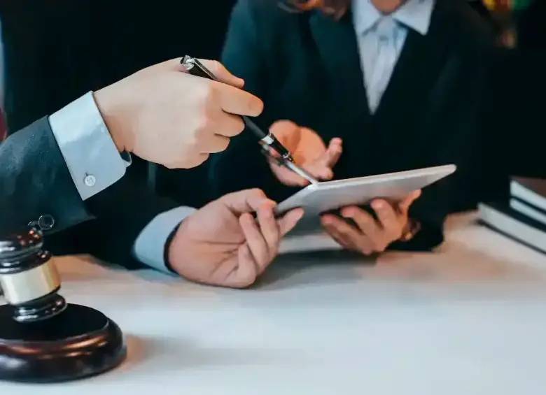 Para 2025, los abogados vigentes en Colombia fueron 425.016. Si se compara con 2015, cuando se reportaban 244.336 profesionales de esta rama, se evidencia que el número se ha incrementado 73,9% en los últimos 10 años. Foto: Getty