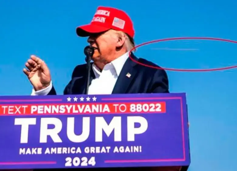 Durante un evento de campaña en Pensilvania, Donald Trump fue atacado por un tirador que le disparó. Foto: AFP