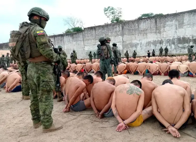 <span class="mln_uppercase_mln">FOTO:</span><b><span class="mln_uppercase_mln"> FUERZAS ARMADAS DE ECUADOR</span></b>