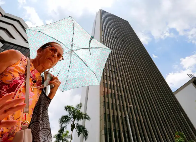 El veranito en Medellín implica mayores cuidados con la piel para evitar enfermedades graves y silenciosas. FOTO: JULIO HERRERA