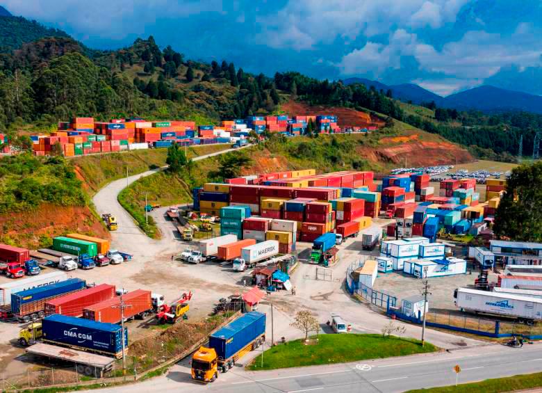 Las importaciones llevan cayendo nueve meses consecutivos en Colombia. Foto: Manuel Saldarriaga. 