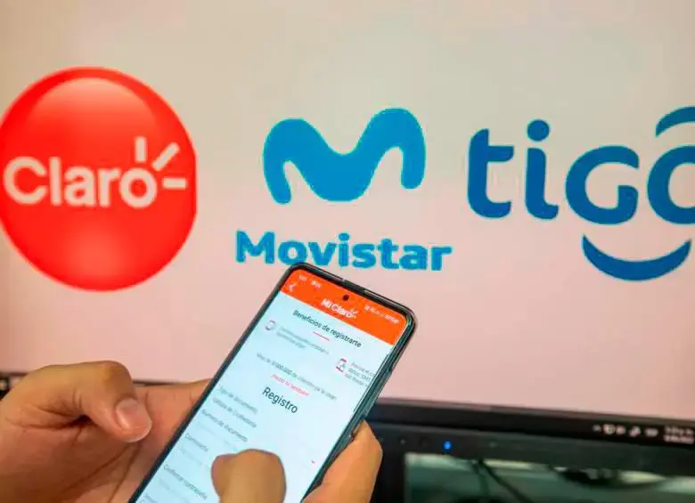 Hay una investigación administrativa contra los cuatro operadores móviles más grandes del país —Tigo, Claro, Movistar y WOM— por presuntas fallas en los procesos de verificación de identidad de los usuarios durante la reposición de SIM Cards. FOTO: Cortesía Claro y Archivo.