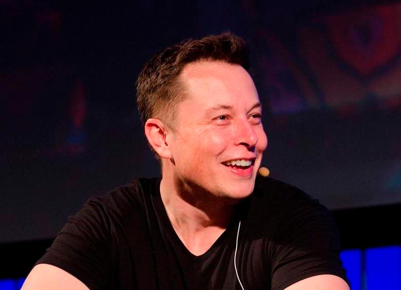 El multimillonario Elon Musk se hizo dueño por fin de Twitter hace poco y ahora piensa despedir a miles de empleados. FOTO: COLPRENSA