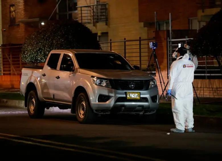 En esta camioneta asignada a la Policía Nacional perdió la vida el coronel Óscar Dávila, en la noche del 9 de junio de 2023. Sucedió en la localidad de Chapinero, en Bogotá. FOTO Colprensa