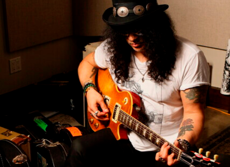 Tras décadas de carrera musical, Slash sigue siendo un aclamado guitarrista y una de las figuras más importantes de Guns N’ Roses. FOTO: COLPRENSA