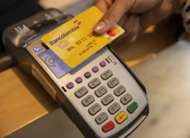 La Dian explicó que las tarjetas de crédito no constituyen depósitos de dinero propiedad del contribuyente, razón por la cual no pueden ser embargadas. Foto: Carlos Velásquez