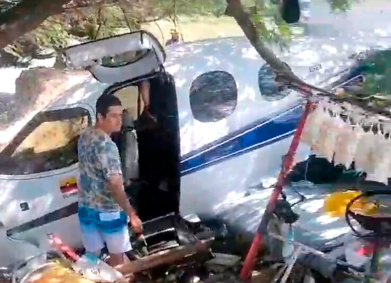 La aeronave se chocó contra un árbol. FOTO: CAPTURA DE PANTALLA